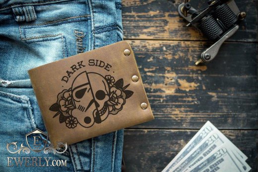 Чоловіче шкіряне портмоне з написом і малюнком, фото