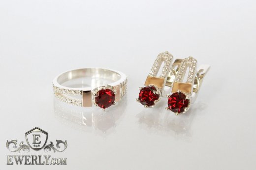 Женские серьги и кольцо с золотом (камни цвета-гранат), фото