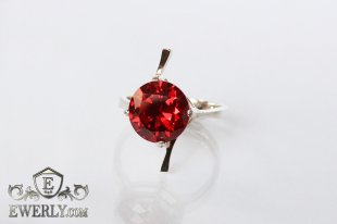 Кольцо из серебра с гранатовым камнем, фото