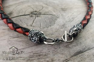Браслет-жгут из кожи с серебряным замком (головы львов), фото