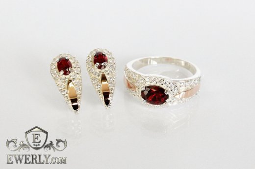 Серебряные серёжки и кольцо с камнями (цвет-гранат), фото