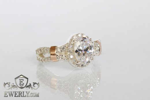 Кольцо из серебра с белым камнем, фото