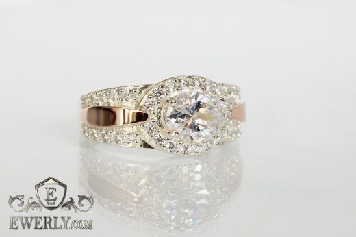 Кольцо из серебра с овальным белым камнем, фото