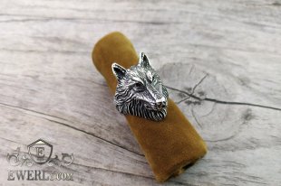 Мужской перстень - волк из серебра, фото