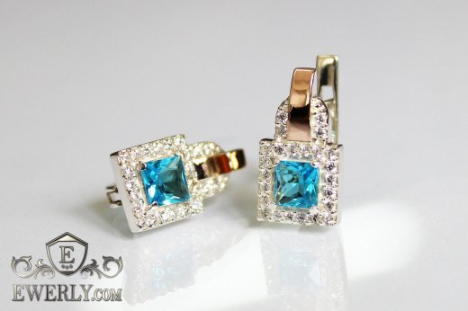 Серебряные серьги с золотыми вставками и светло-голубыми фианитами, фото