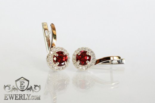 Серебряные серьги с красными камнями, фото