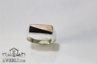 Серебряный перстень для мужчины с золотыми вставками, фото